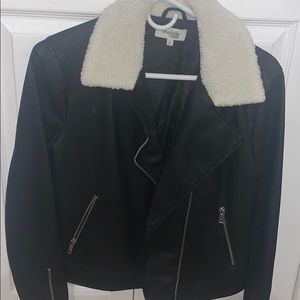 Leather jacket with fur neck